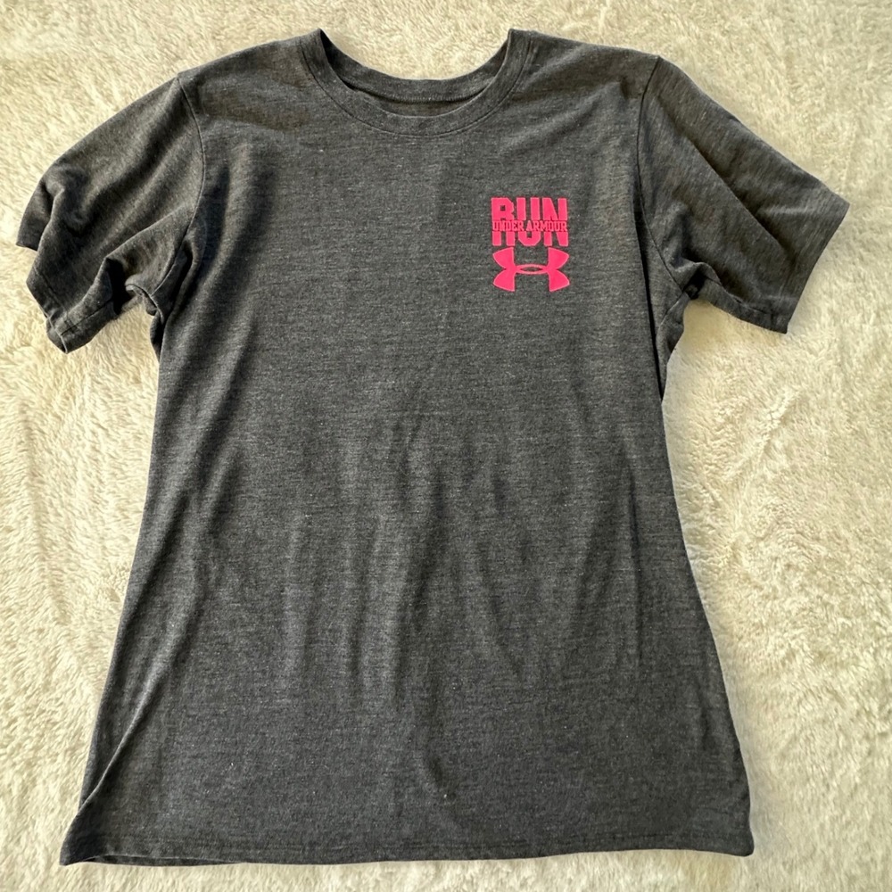 Under Armour Womens HeatGear Go The Distance T-Shirt Gray Pink MD Semi-Fitted